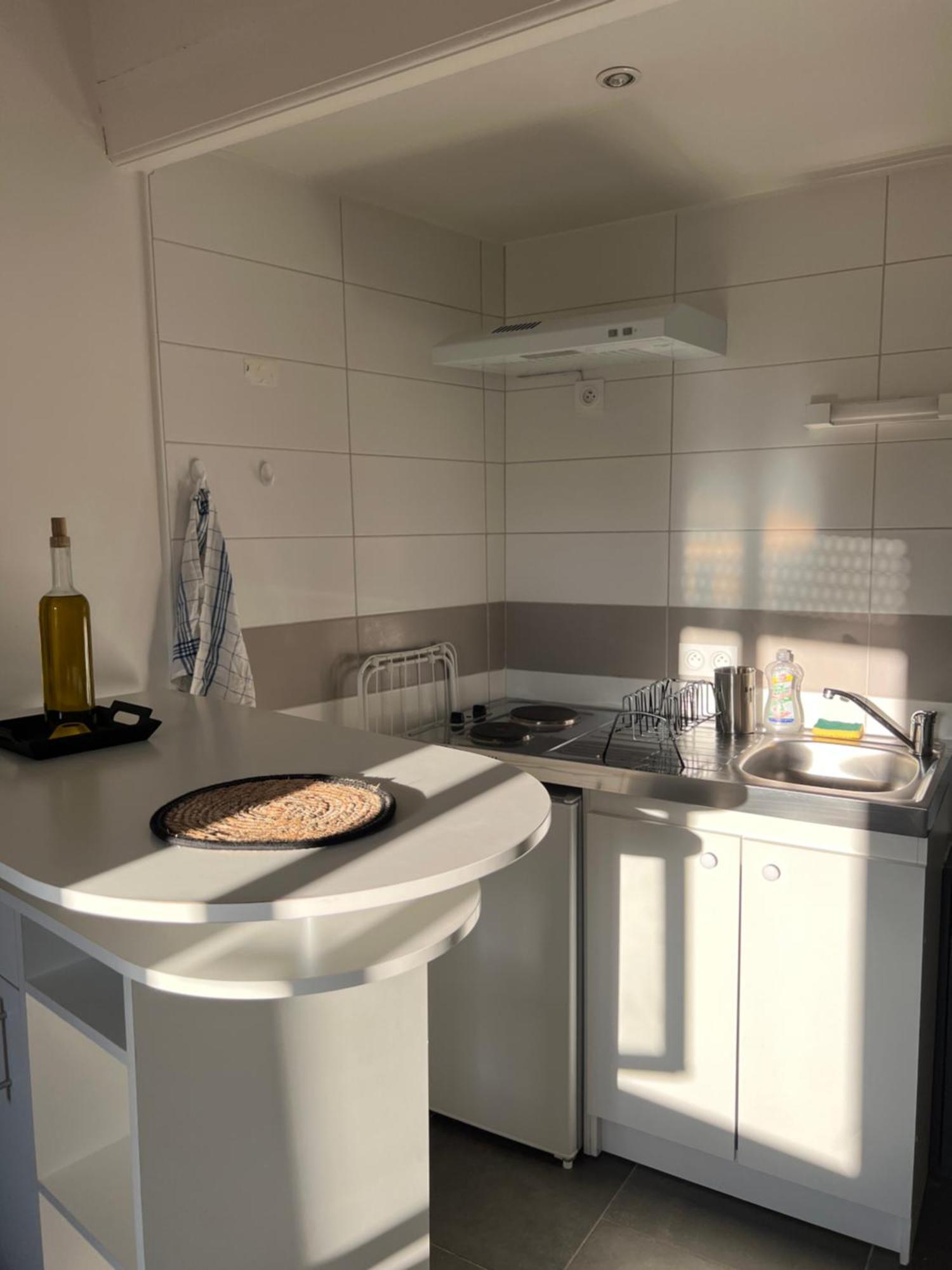 Cosy Studio Hyper Centre Avec Kitchenette & Climatisation Carpentras ภายนอก รูปภาพ