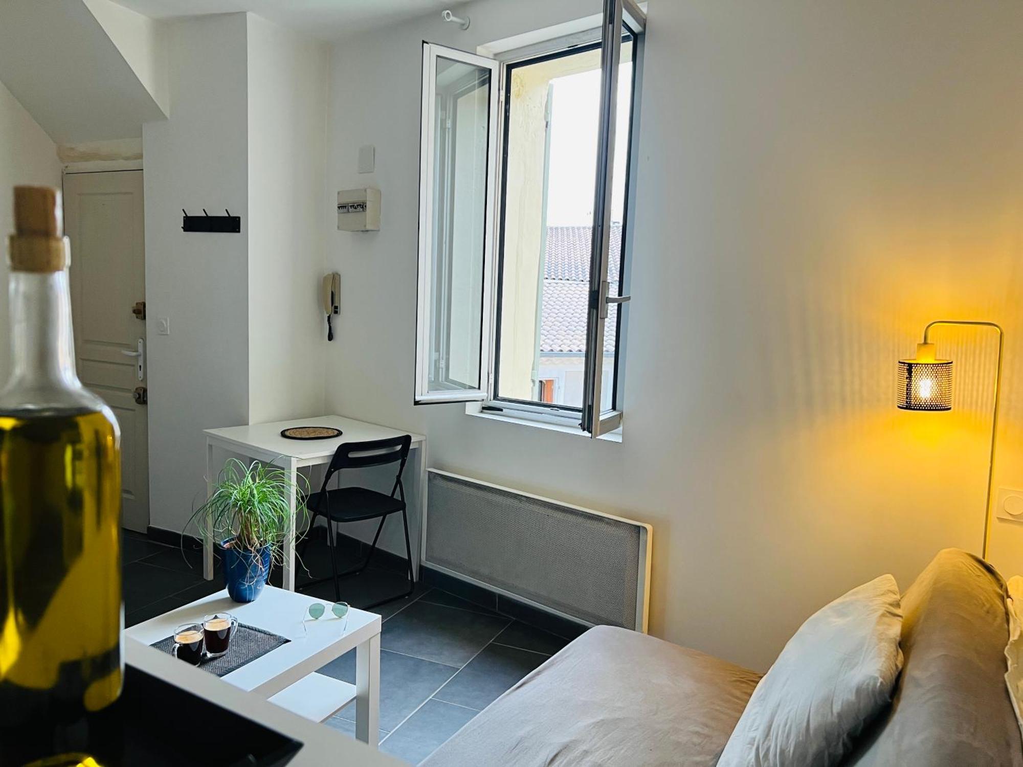 Cosy Studio Hyper Centre Avec Kitchenette & Climatisation Carpentras ภายนอก รูปภาพ